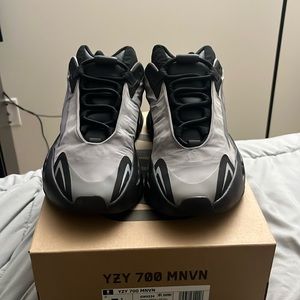 Yeezy 700 MNVN